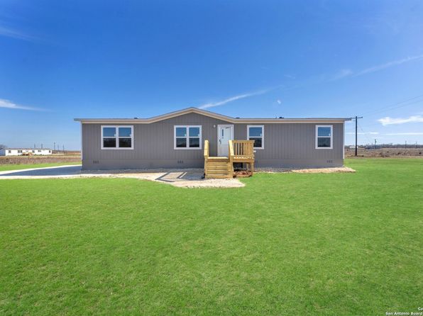 160 County Road 325, Jourdanton, TX 78069