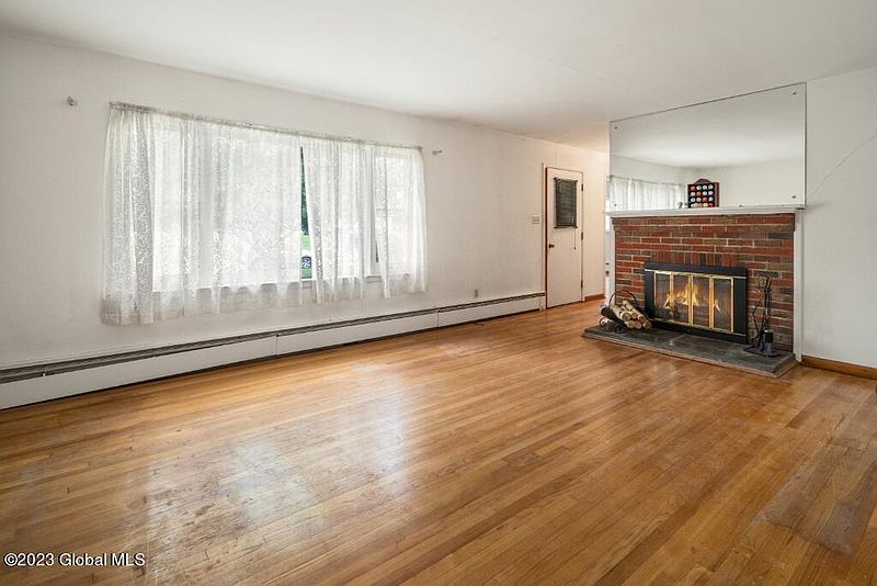 5th image of 15 W Glenwood Drive