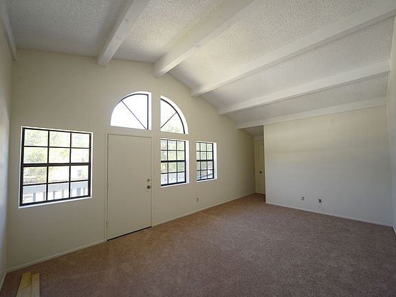 2nd image of 220 E Oak St APT 5