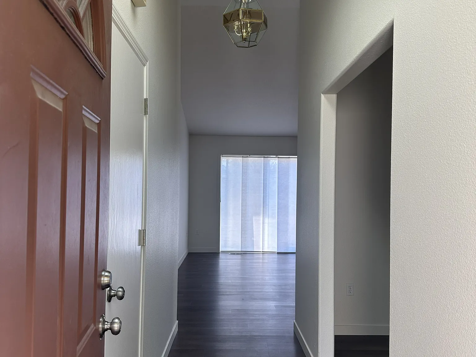 3 bed, 1305 sqft, $2,550 — Photo 2
