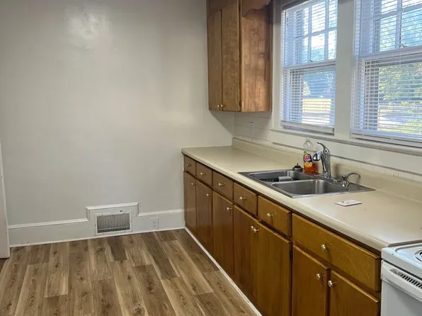 321 E Montgomery St, Gaffney, SC 29340