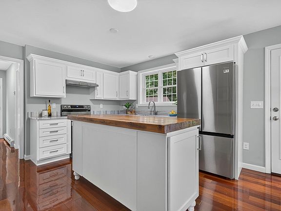 3rd image of 112A Purchase St