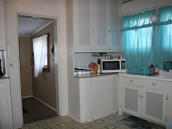 3rd image of 104 N Washington St