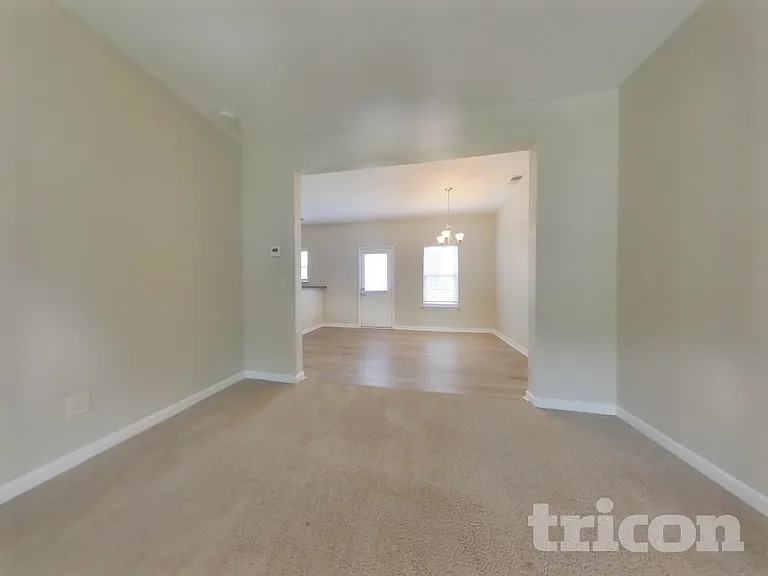 46 Wyndham Ct SE — Photo 3