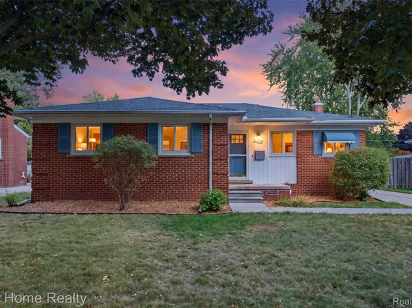 22934 Warner St, Farmington, MI 48336