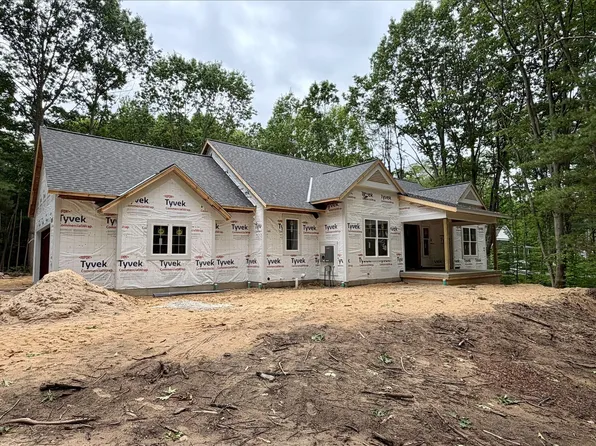 76757 Wood Crest Ct, South Haven, MI 49090