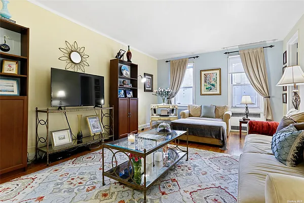 Sold by Daniel Gale Sotheby's International Realty | media 4