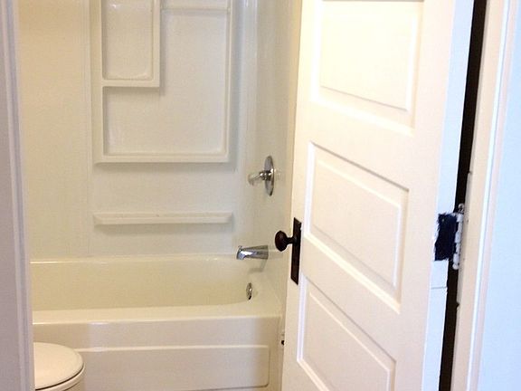 4th image of 837 Lake Ave #2