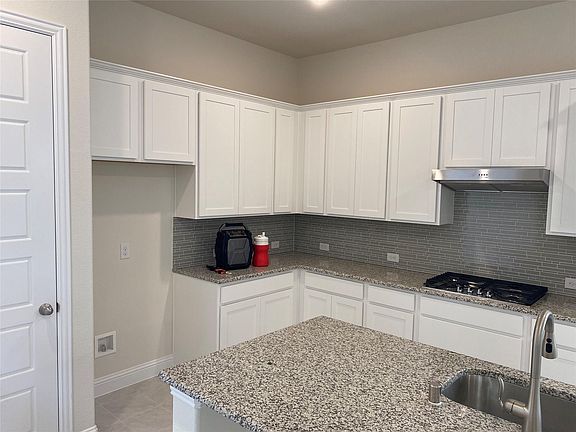 2nd image of 5513 Acoma Ln