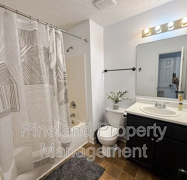 815 Zapata Ln — Photo 9
