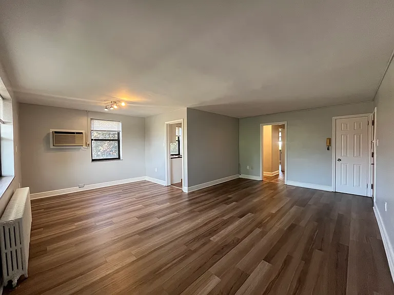 Royal Gardens Apartments — Photo 116