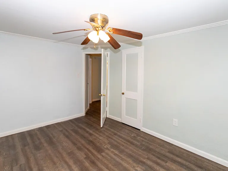 2717 Cherokee Ave — Photo 9