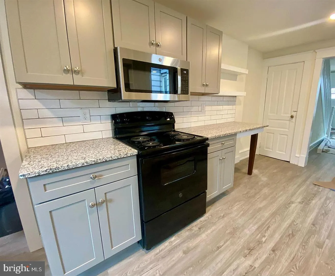 3 bed, 1.5 bath, 950 sqft, $1,575 — Photo 3