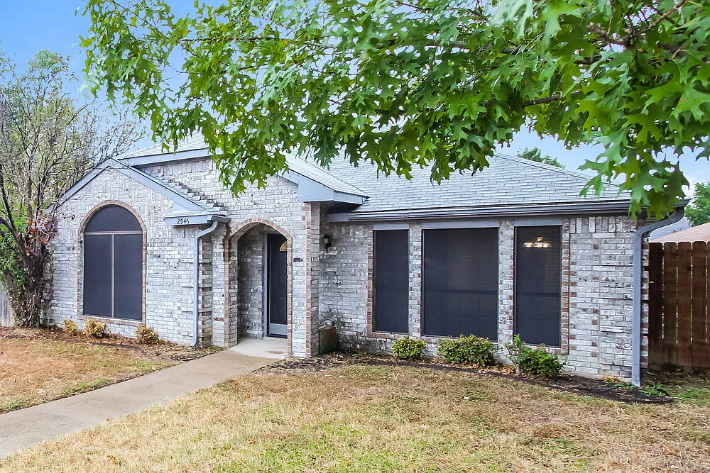 3 bed, 2.0 bath, 1650 sqft, $2,045 — Photo 3