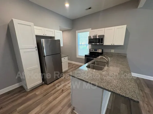 815 W Scott St, Springfield, MO 65802