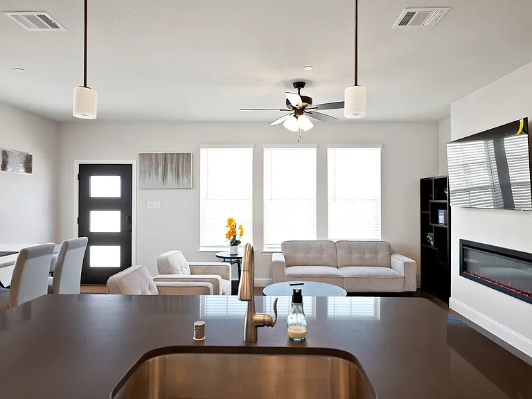 Greenhouse Dr — Photo 14