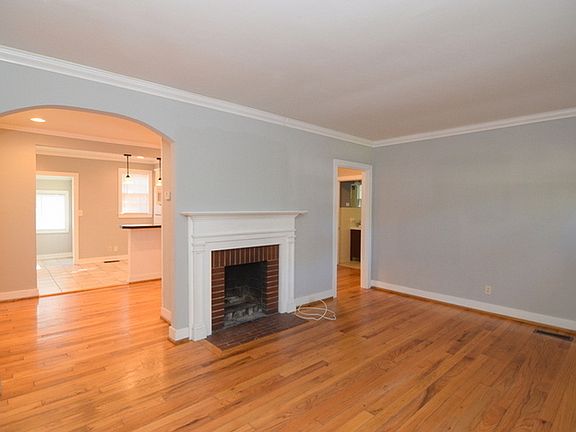 4th image of 1704 King Woods Dr