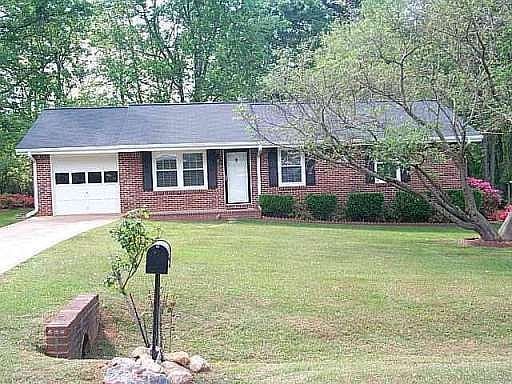 2nd image of 3379 Kingston Dr SE