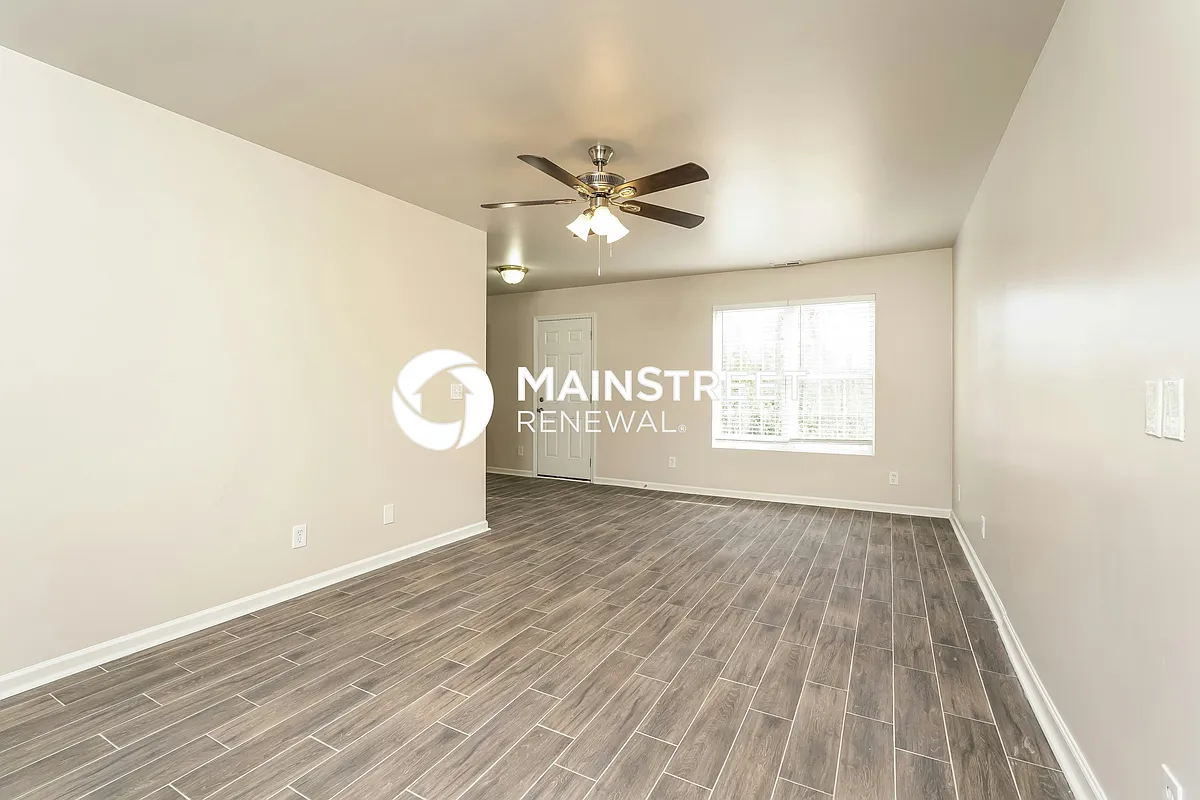 Living Room - 1111 Maury Ln