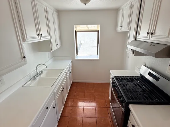7504 Sepulveda Blvd APT 204, Van Nuys, CA 91405
