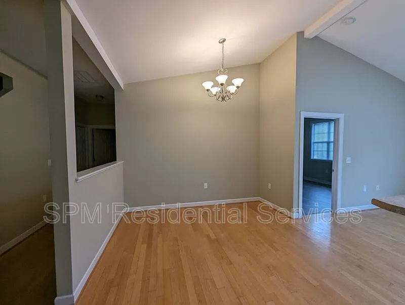 3 bed, 2.0 bath, 1700 sqft, $2,150 — Photo 3
