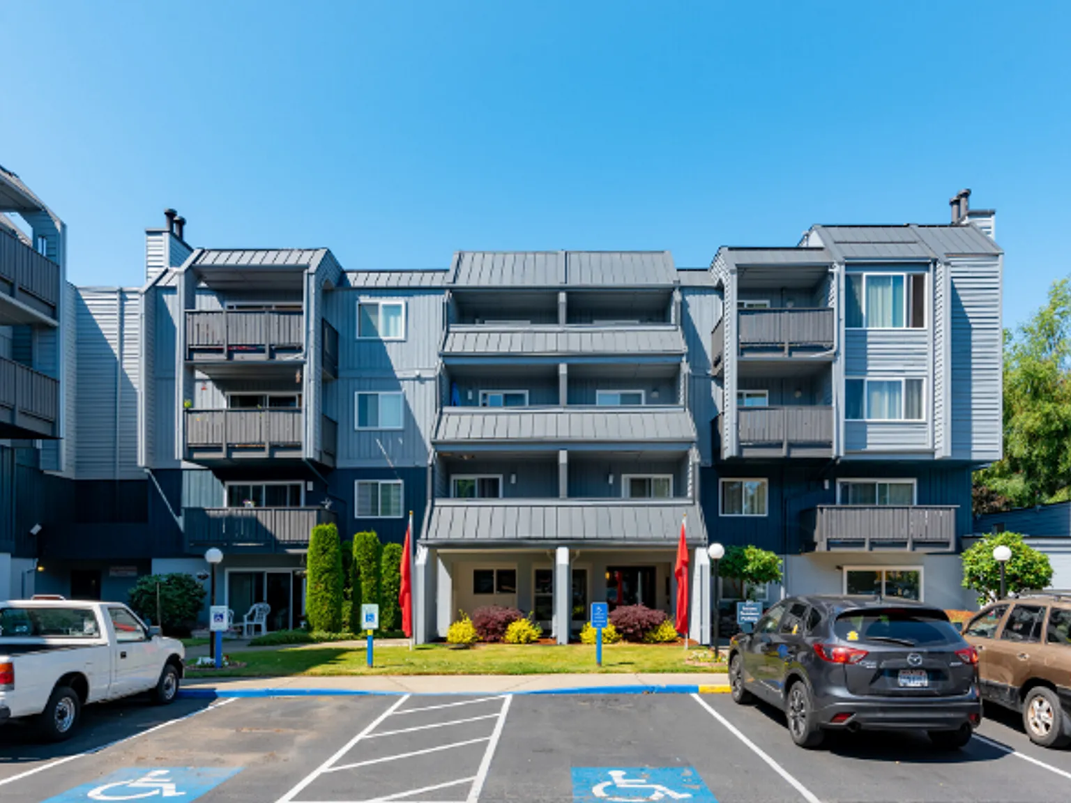 Oak Terrace — Photo 2