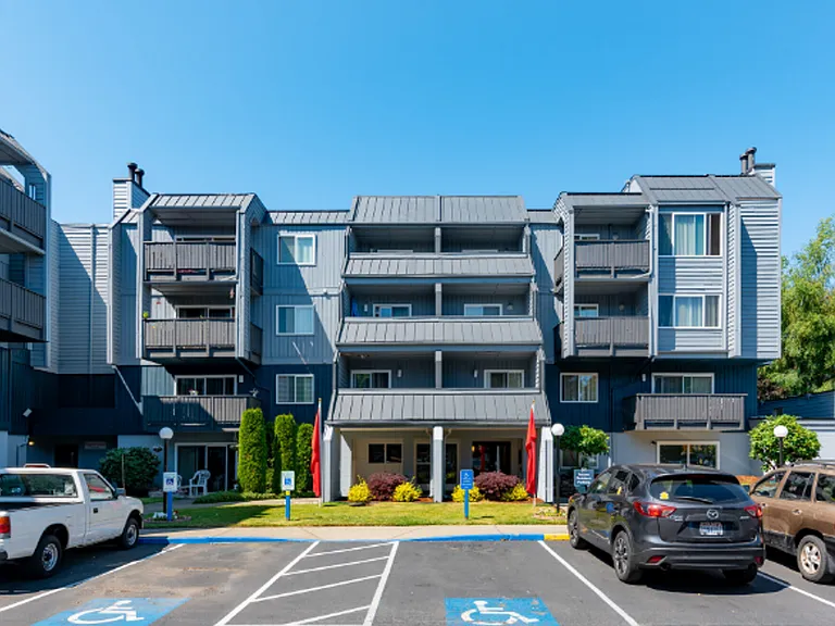 Oak Terrace — Photo 2