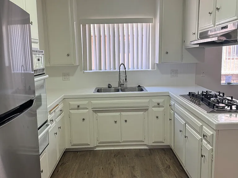 5155 Yarmouth Ave #2 — Photo 8