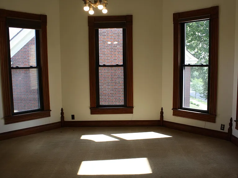 532 N Walnut St — Photo 12