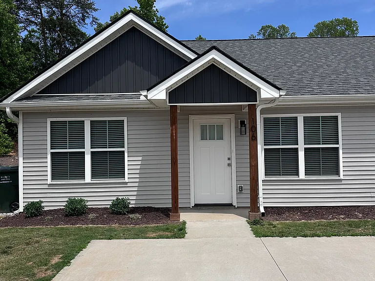 106 Lakeside Dr — Photo 3