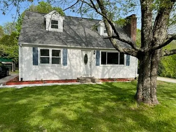 68 North Rd, Pascoag, RI 02859