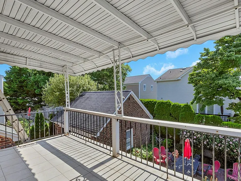 64 Lyons Rd — Photo 39