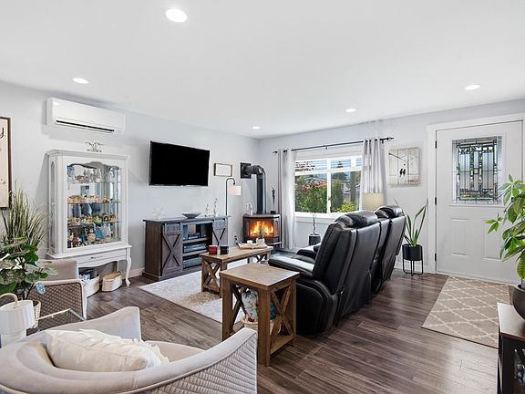 2nd image of 4853 Gertrude St