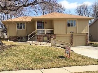 17118 Pine St, Omaha, NE 68130