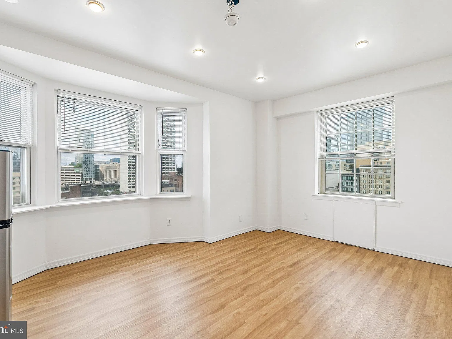 1 bed, 1.0 bath, 500 sqft, $1,375 — Photo 2