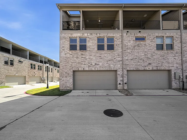 3544 Thistlewood Dr — Photo 17