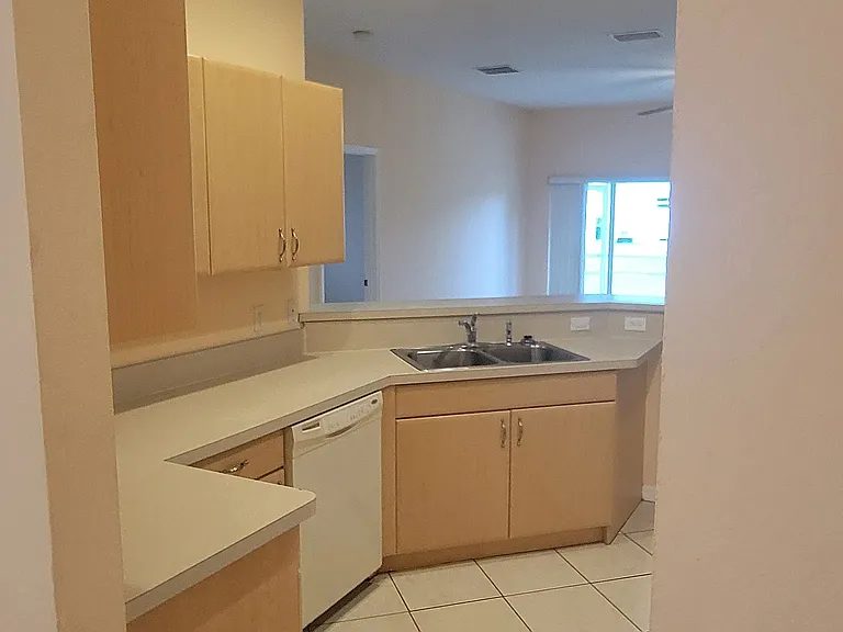 4446 Putnam Ave — Photo 10