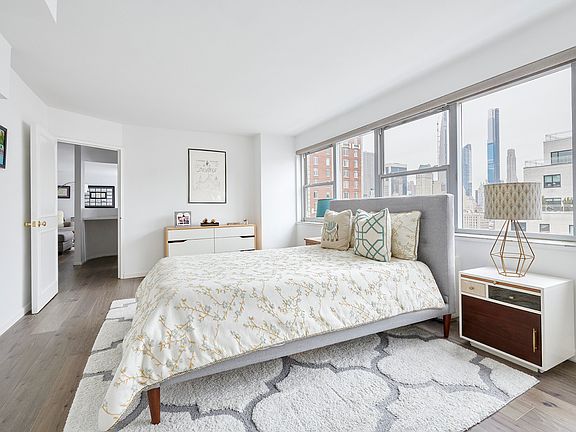 3rd image of 201 E 66th St APT 20P