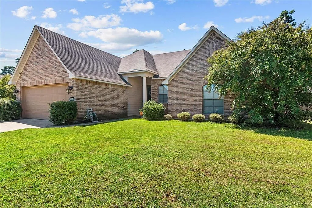 3 bed, 1762 sqft, $2,250 — Photo 2