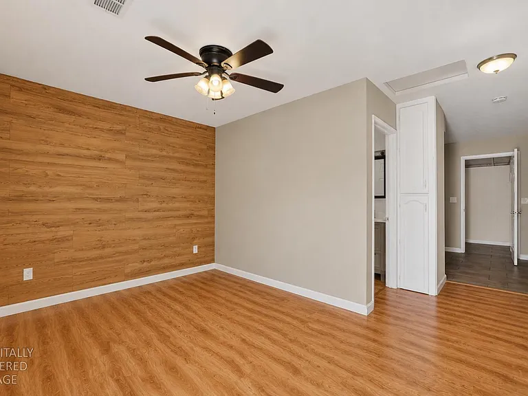 2297 Beaumont St — Photo 4