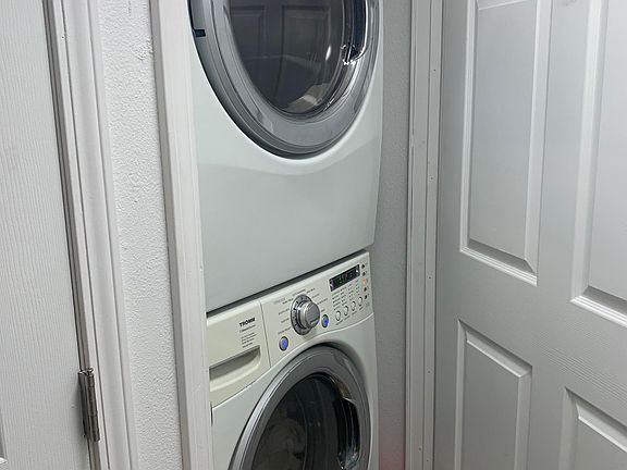 4th image of 379 N Melrose Dr Unit F