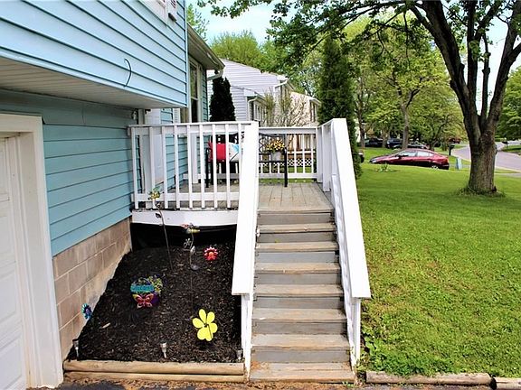 3rd image of 1136 Meadowbrook Ln