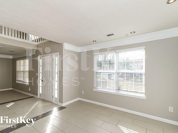 3rd image of 117 River Pass Ct