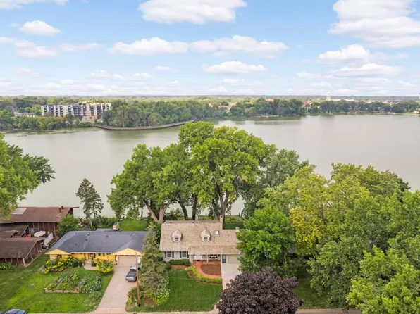 3835 Crystal Lake Blvd, Robbinsdale, MN 55422