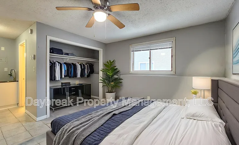 713 30th St N #4 — Photo 1