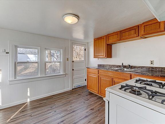 5th image of 910 4th St