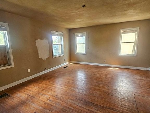 5th image of 2108 Wallace St
