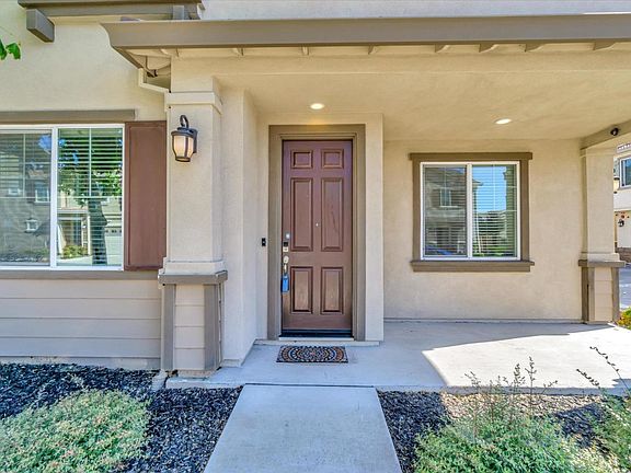 3rd image of 86 Belle Harbor Cir