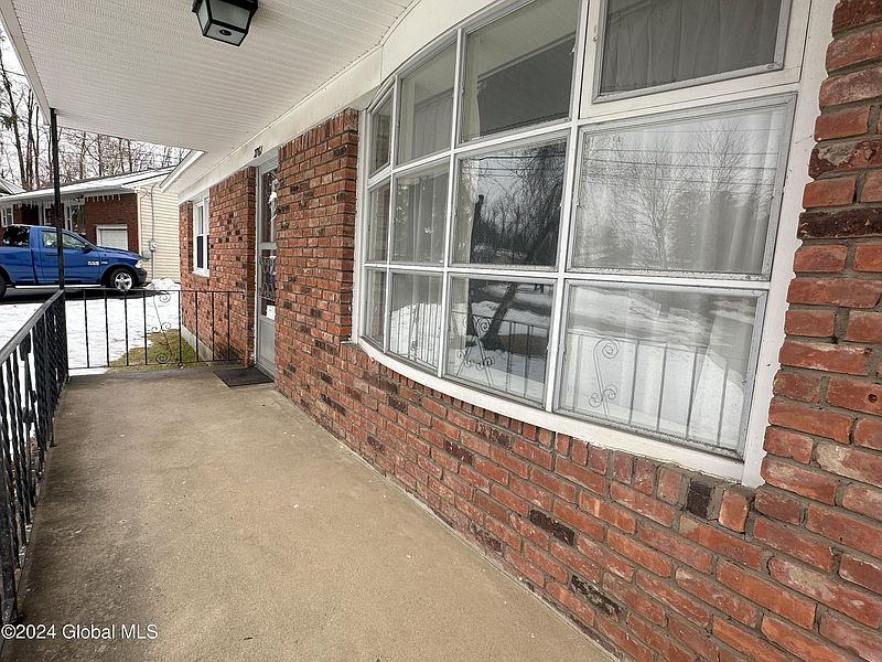 3rd image of 2761 Maida Lane
