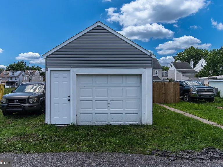 647 Spruce St — Photo 36